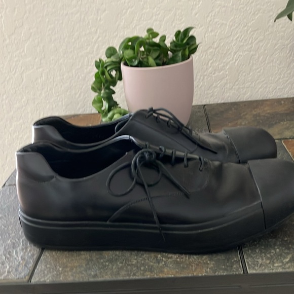 Prada Mens Lace Up Black Leather Rubber Toe Shoe Prada Size 10 like new - Picture 5 of 9